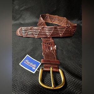 Fossil Men’s Genuine Leather Braided Belt. Size L. Brass buckle. Classic style.